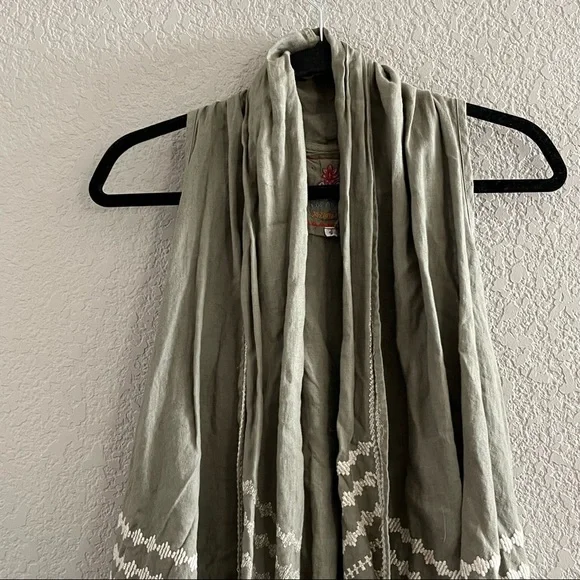 Johnny Was Sleeveless Duster olive green w/ ivory embroidery SZ small